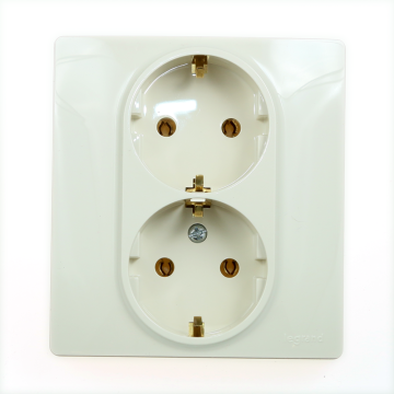 Priza dubla 2P+T Niloe, Legrand 764634, 16A, ivoar