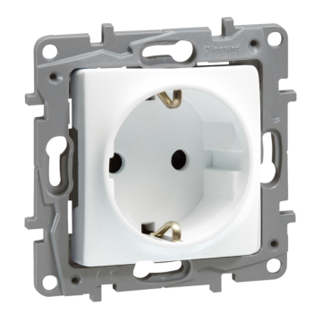 Priza simpla 2P+T Niloe, Legrand 764529, 16A, alb