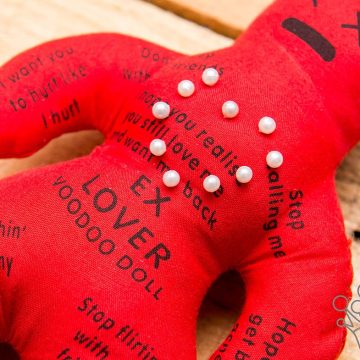 Papusa Voodoo pentru fostul iubit