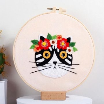 Kit Broderie DIY, Pisicuta cu flori, Crem