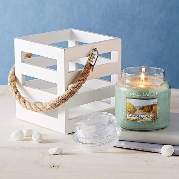 Lumanare parfumata Yankee Candle coastal living Borcan mediu