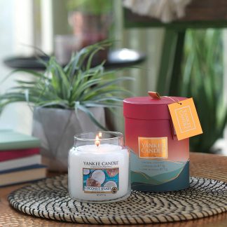 Lumanare parfumata Yankee Candle coconut splash Borcan mediu