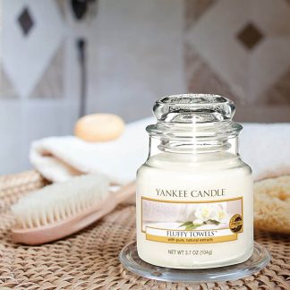 Lumanare parfumata Yankee Candle fluffy towels Borcan mic