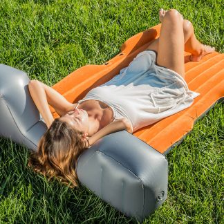 Saltea auto gonflabila cu doua perne