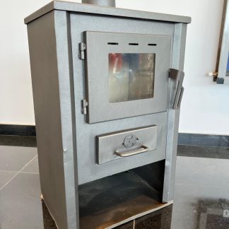 PRODUS RESIGILAT SAU USOR LOVIT DAR IN PERFECTA STARE DE FUNCTIONARE !!! Semineu ( SOBA ) combustibil solid Fornello B1 E 8 kw 74x46.5x39 cm