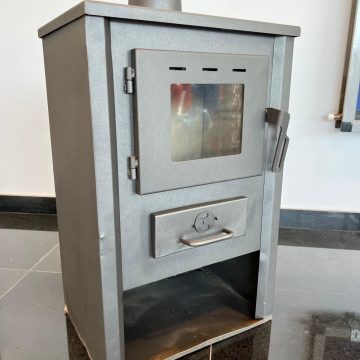 PRODUS RESIGILAT SAU USOR LOVIT DAR IN PERFECTA STARE DE FUNCTIONARE !!! Semineu ( SOBA ) combustibil solid Fornello B1 E 8 kw 74x46.5x39 cm