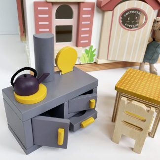 Set jucarii din lemn Mobilier papusi, 35 piese